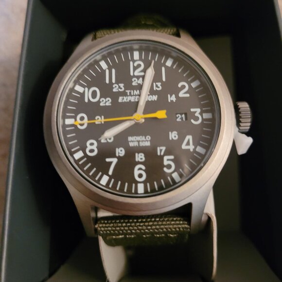NIB Timex watch with Indiglo backlight, with green fabric band - Picture 1 of 2